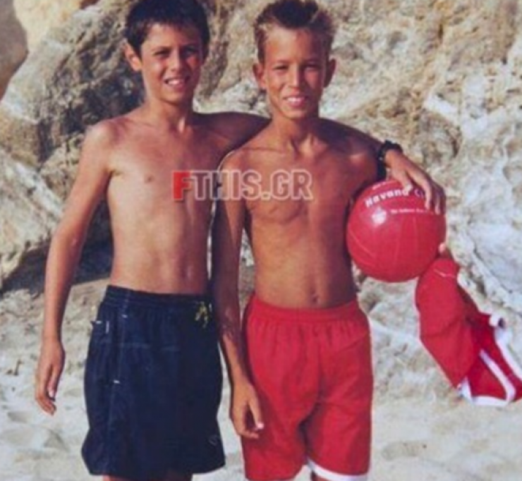 Αναγνωρίζετε το καστανό αγοράκι στη φωτογραφία; Είναι συμμετέχοντας στο Survivor!