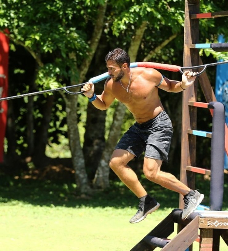 Η Κύπρια σύντροφος του Κωνσταντίνου Βασάλου ολόγυμνη και με string εσώρουχο!