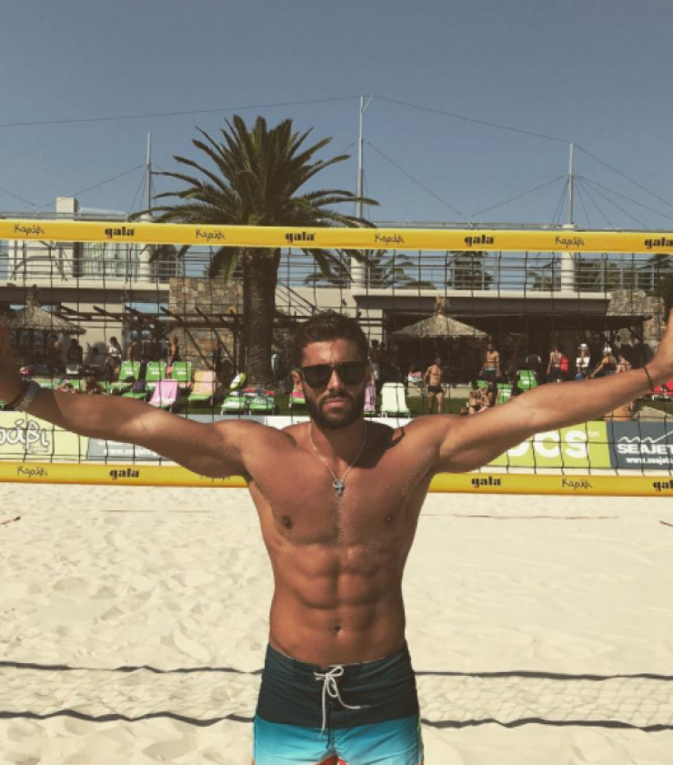 Κι όμως το είδαμε κι αυτό! Ο Κωνσταντίνος Βασάλος κυκλοφόρησε περιοδικό με το όνομά του!