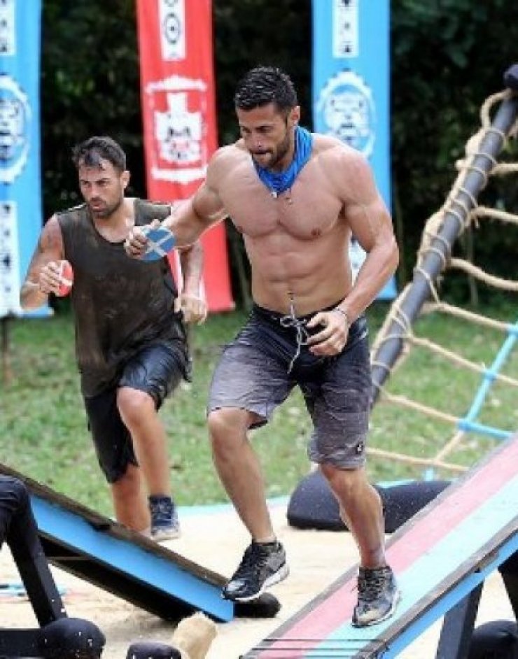 Αγνώριστος! Ο Κωνσταντίνος Βασάλος από το Survivor με μακριά μαλλιά! [εικόνες]