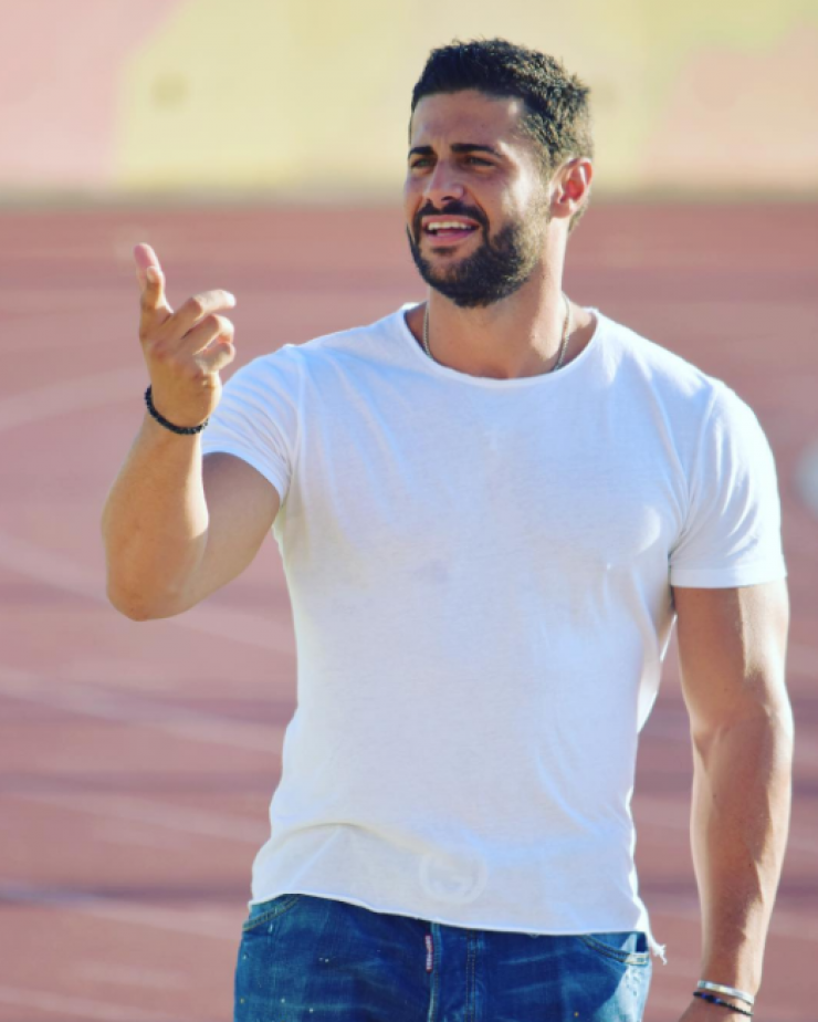 Ο Κωνσταντίνος Βασάλος φωτογραφήθηκε εντελώς γυμνός και "έριξε" το διαδίκτυο!