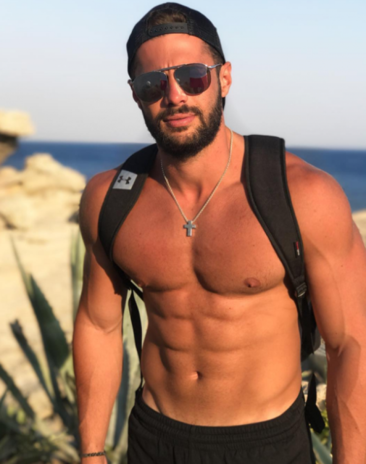 Ασκήσεις γυμναστικής από τον Κωνσταντίνο Βασάλο για αψεγάδιαστο κορμί! [βίντεο]