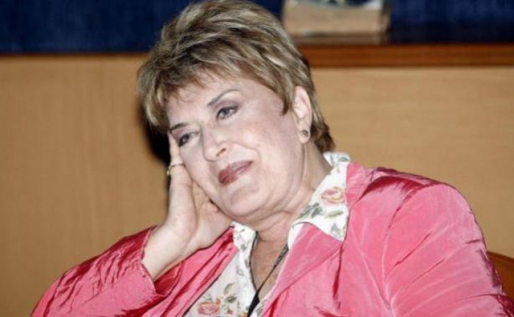 Βάσια Τριφύλλη: Πέθανα 4 φορές, ζω με απινιδωτή, τι να φοβηθώ;