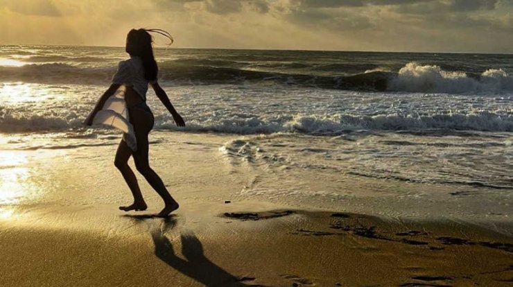 Γνωστή Κύπρια δηλώνει πως θέλει να κάνει διαλογισμό για να αντιμετωπίσει τον πόνο της... αποτρίχωσης! [βίντεο]