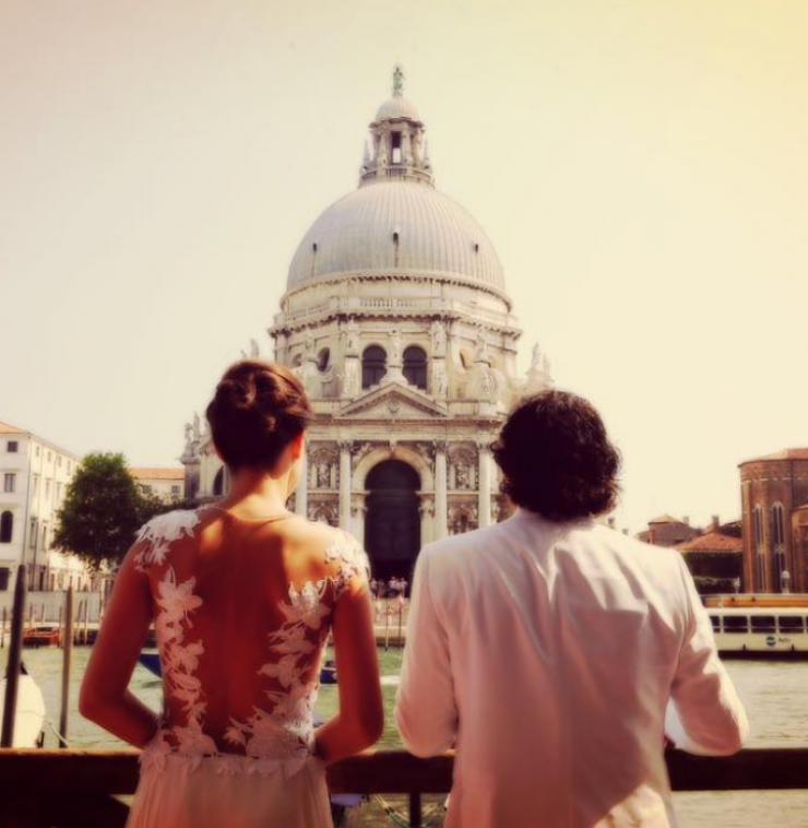 Αγαπημένος Έλληνας ηθοποιός δημοσίευσε την πρώτη φωτογραφία από το γάμο του!