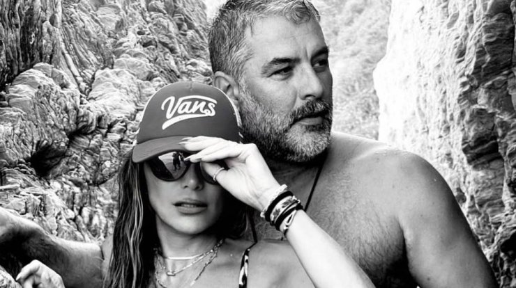 Βανδή – Μπισμπίκης: Έκαναν την τελευταία βουτιά για φέτος και ποζάρουν αγκαλιά στη Ρόδο 