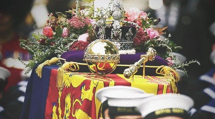 Τα φυτά στο φέρετρο της Βασίλισσας Ελισάβετ είναι από το μπουκέτο του γάμου της! [εικόνες]