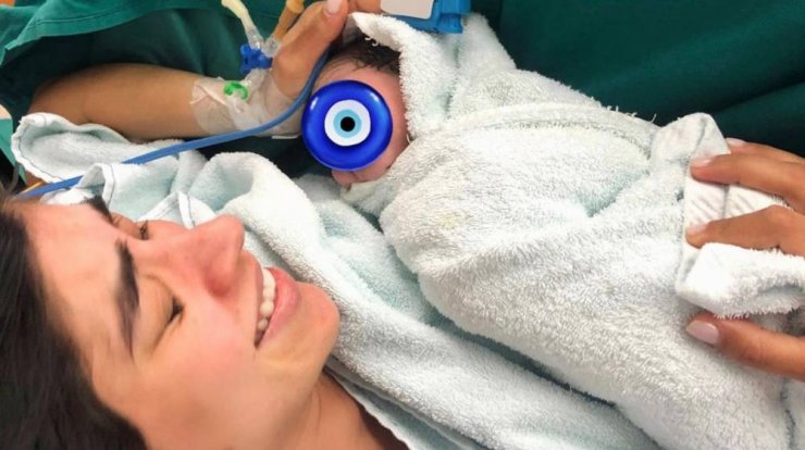 Βάσω Πέτρου: Ένα μήνα μετά τη γέννηση του γιου της μοιράστηκε τα πρώτα στιγμιότυπα [εικόνες]