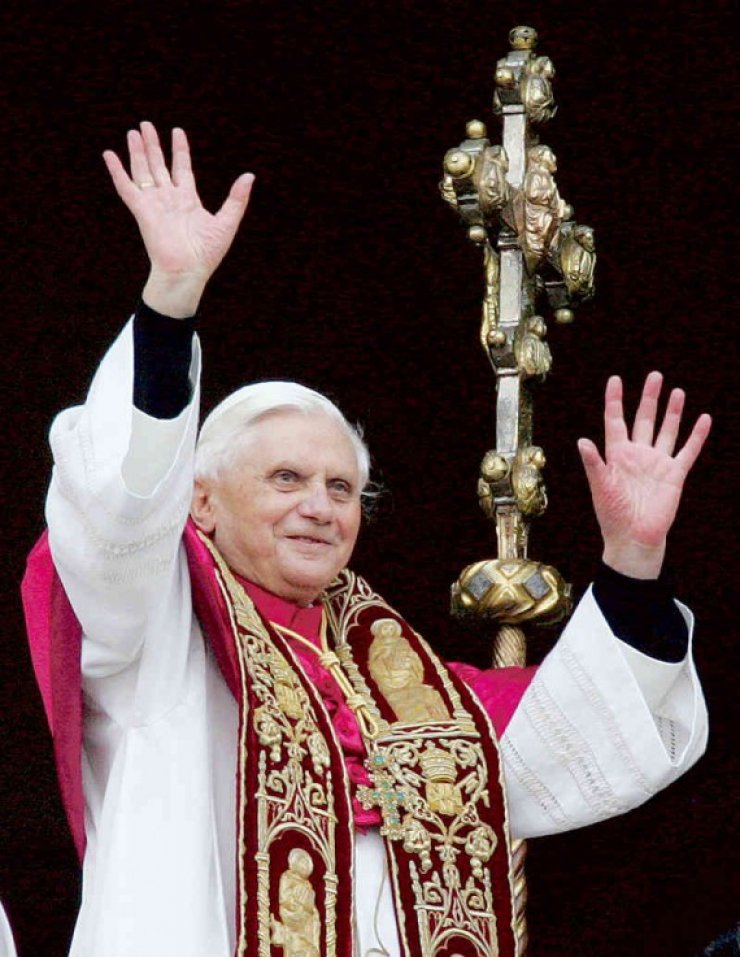 Αποκάλυψη - σοκ: Ο Πάπας είναι γκέι & ερωτευμένος με αρχιεπίσκοπο του Βατικανού