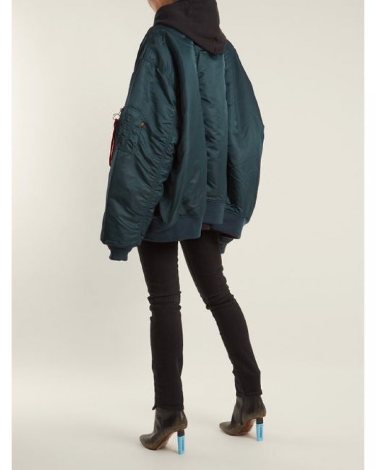 Vetements: Αυτά τα μποτάκια για τακούνι έχουν ένα μαρκαδόρο