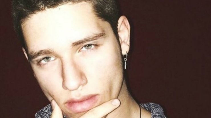 Αυτός ο κούκλος "εισβάλλει" σε κυπριακή σειρά και είναι γιος πασίγνωστου Έλληνα