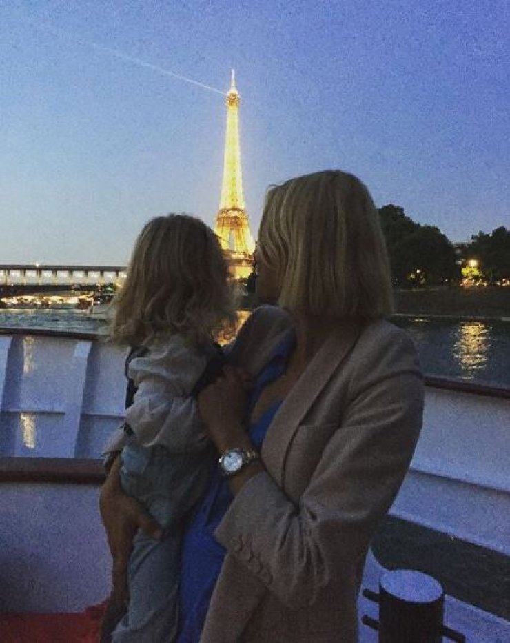 Βίκυ Καγιά: Μας έδειξε για πρώτη φορά το πρόσωπο της κόρης της! [εικόνες]