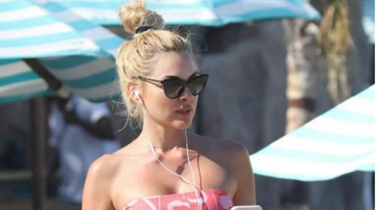 Bίκυ Κάβουρα: Δείτε το κορμί της με μπικίνι και χωρίς ίχνος ρετούς [εικόνες]