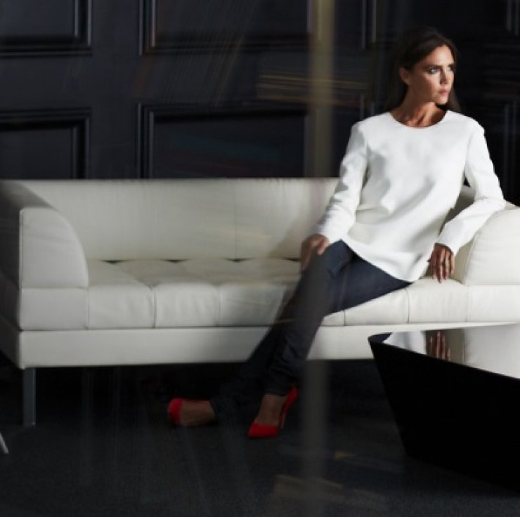 H Victoria Beckham πουλάει τα ρούχα της για φιλανθρωπικό σκοπό