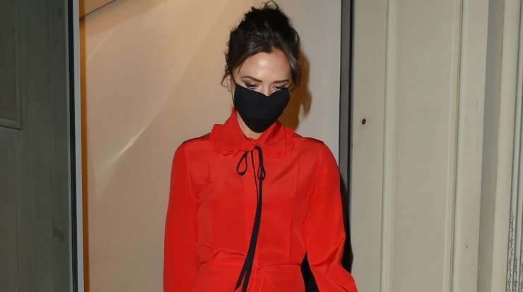 H Victoria Beckham έκανε τον χρωματικό συνδυασμό που λατρεύουμε