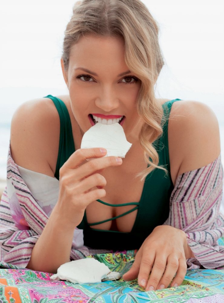 Βίκυ Καγιά: Στο Παρίσι παρέα με τη σύζυγο Κύπριου επιχειρηματία