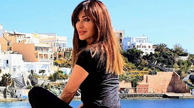 Βίκυ Χατζηβασιλείου: "Χτυπούσα το κεφάλι μου στον τοίχο...ήταν η χειρότερη περίοδος στη ζωή μου"