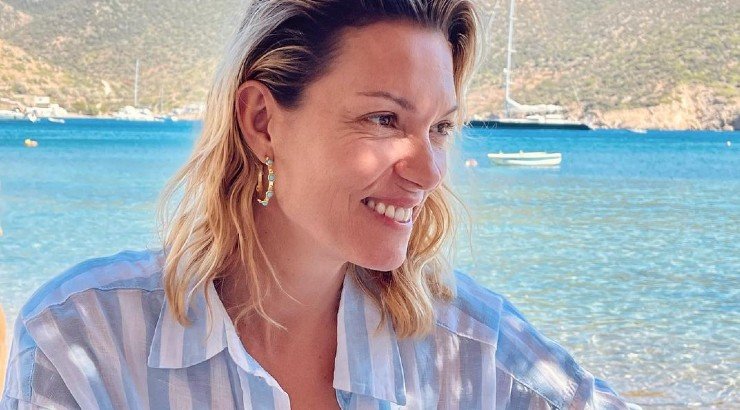 Βίκυ Καγιά: Το άλμπουμ των διακοπών της περιλαμβάνει stylish εμφανίσεις και χαλαρές στιγμές των παιδιών της