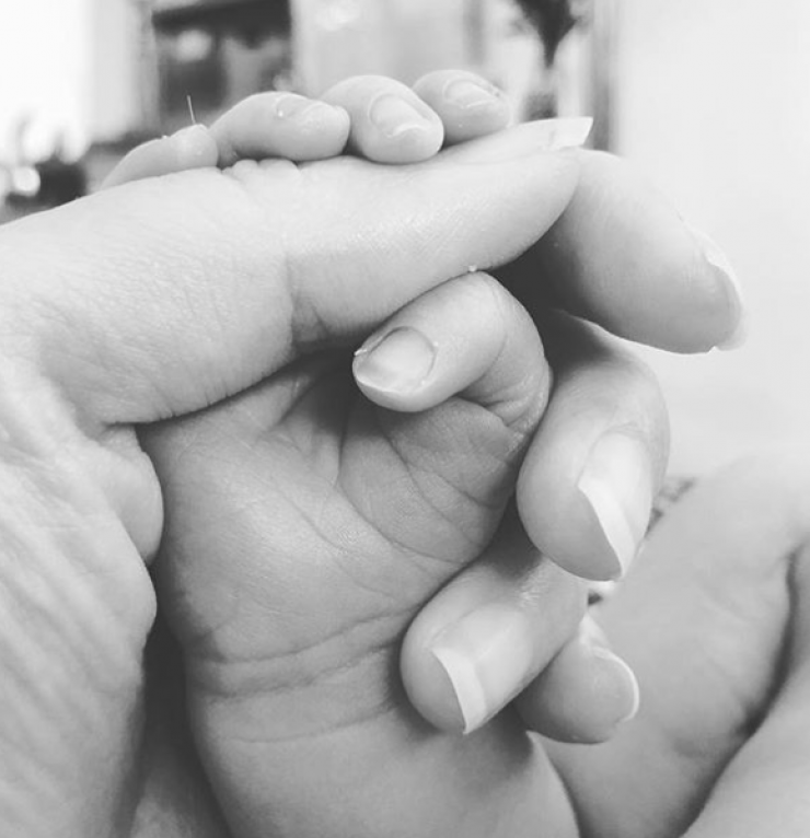 Γνωστή ηθοποιός μετά από μία δύσκολη γέννα έφερε στον κόσμο το γιο της!