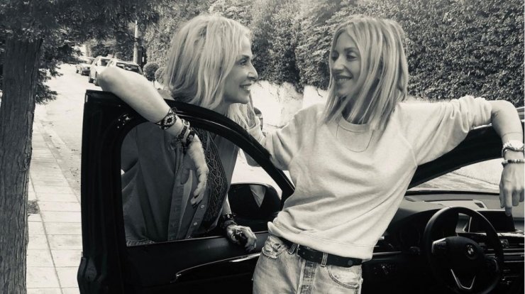 Το live της Βίσση με την κόρη της στο instagram και η "συμμετοχή" της Δέσποινας Βανδή [βίντεο]