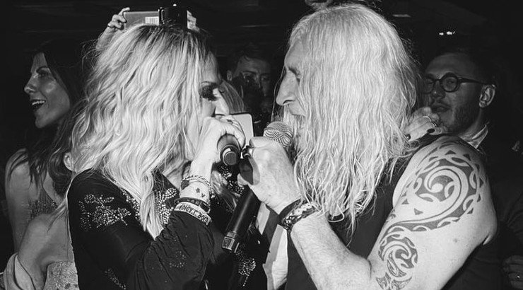 Ο άγνωστος καβγάς με τον Νίκο Καρβέλα – Έκαναν να μιλήσουν δύο χρόνια [βίντεο]