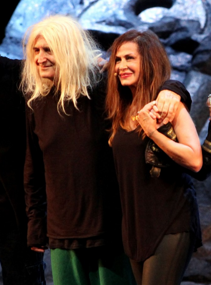 Δείτε τον μικρό γιο του Νίκου Καρβέλα να παίζει drums με την Άννα Βίσση να τραγουδά!