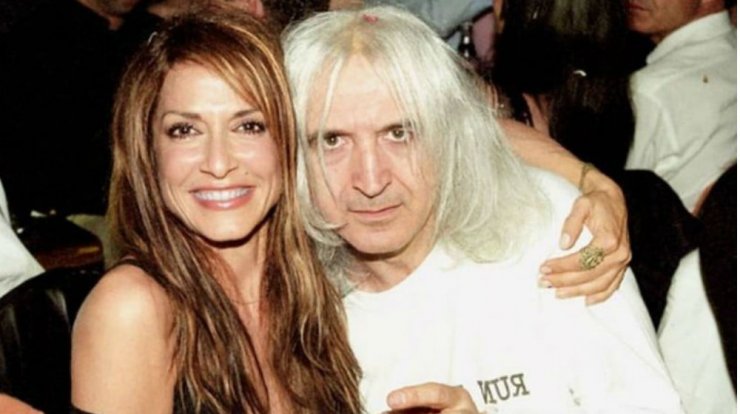 Άννα Βίσση: Μοιράζεται με τους διαδικτυακούς της φίλους αδημοσίευτη φωτογραφία από το γάμο της με το Νίκο Καρβέλα