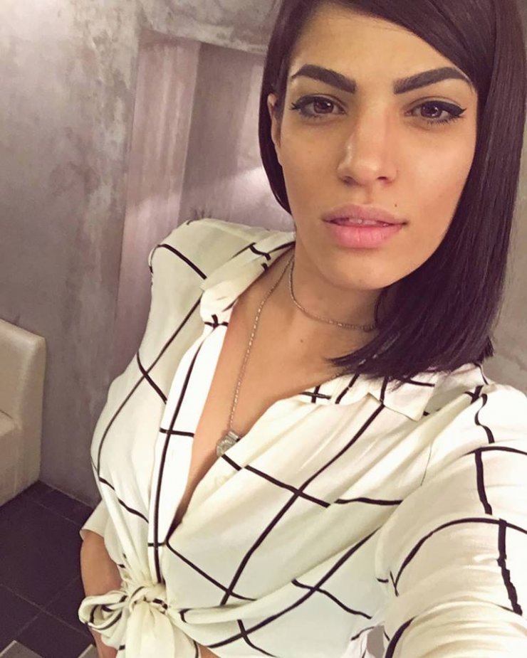 Kωνσταντίνα Ζωμένη: Δείτε τις πιο καυτές εικόνες της 22χρονης Κύπριας που τρέλανε τους κριτές στο "The Voice"