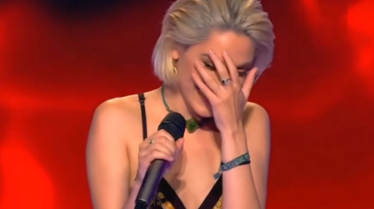 "The Voice": Η 19χρονη Ιωάννα συγκίνησε coaches και τηλεοπτικό κοινό με την σπάνια νόσο που εξομολογήθηκε