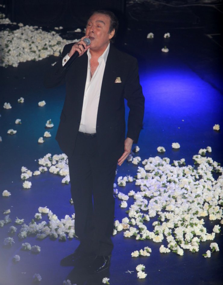 Δύσκολες ώρες για τον Τόλη Βοσκόπουλου