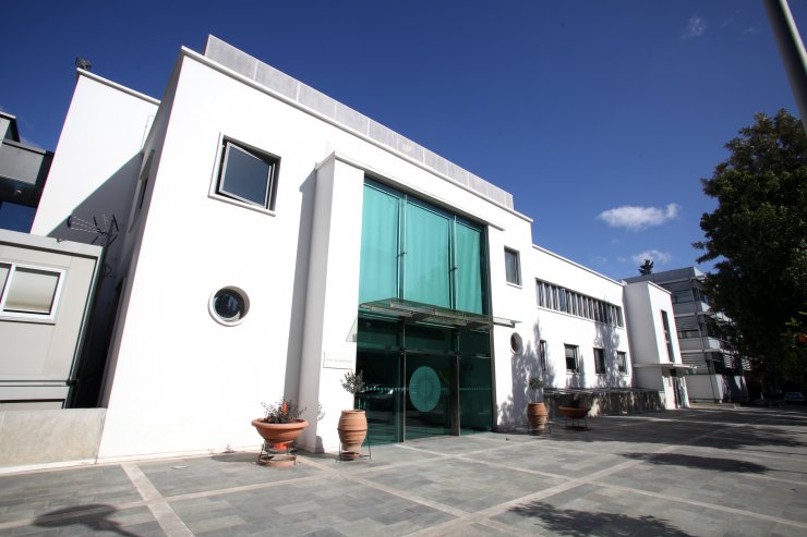 Τα "ανθρωπακια" της Ειρήνης και το "τσουλι" του Κυπριανού 