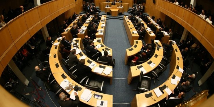 Εκτός Βουλής πολλά δυνατά χαρτιά των μεγάλων κομμάτων