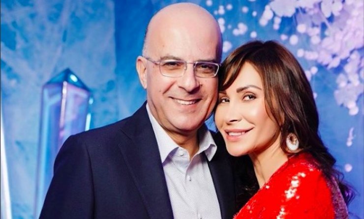 Ροντίκα Καρογιάν: Η δημόσια ερωτική εξομολόγηση στον σύζυγο της και το τρυφερό φιλί στο κεφάλι