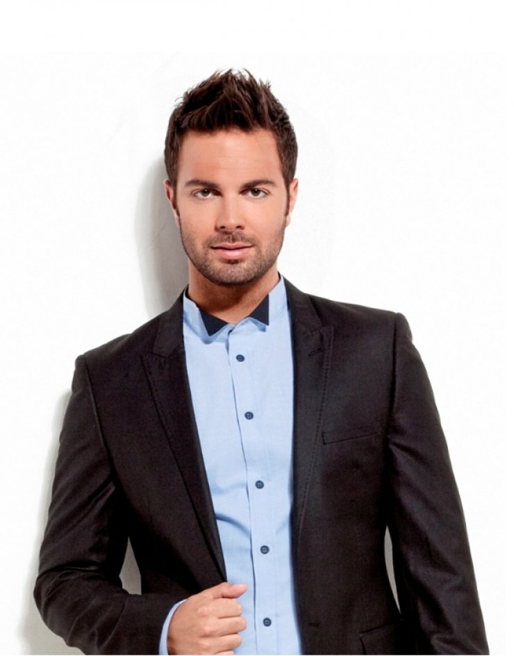 Ο Ηλίας Βρεττός σε δύο live εμφανίσεις