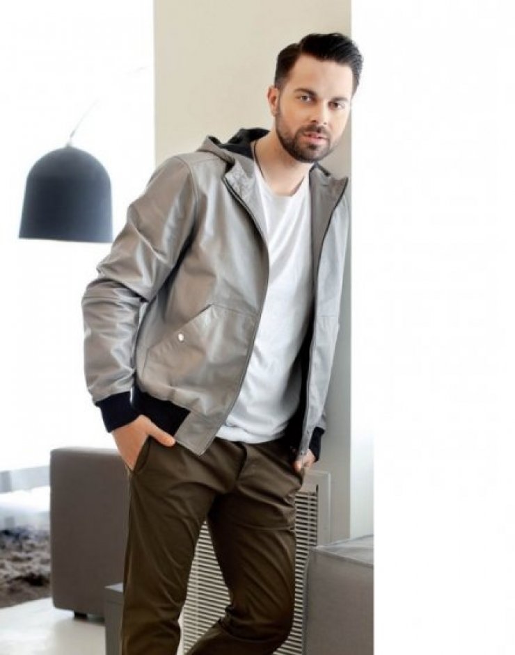 Ο Ηλίας Βρεττός εξομολογείται: “Ερωτεύτηκα”