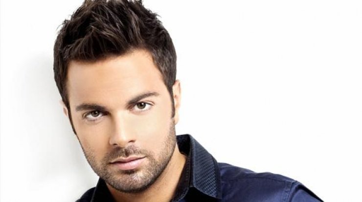 Ηλίας Βρεττός: Δείτε την μαμά του να του κάνει φωνητικά!