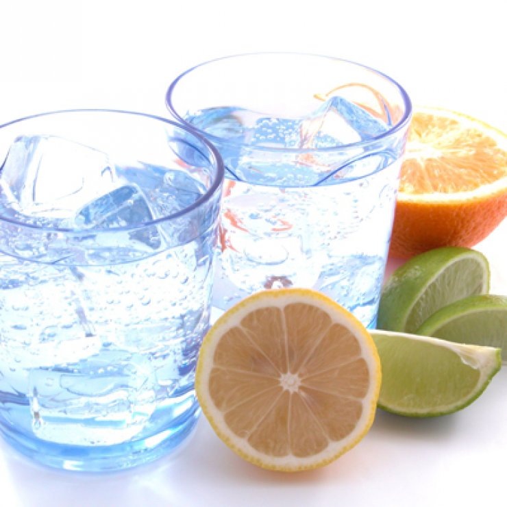 Μας αδυνατίζουν δύο ποτήρια νερό πριν από το φαγητό