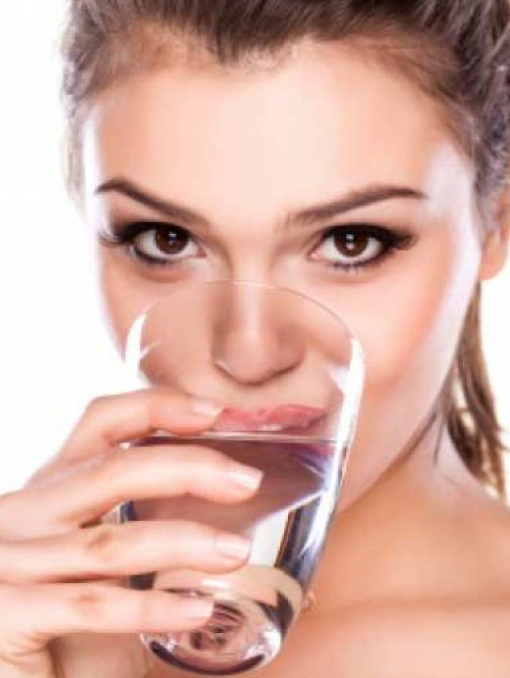 Πώς μπορείτε να υπολογίσετε πόσο νερό χρειάζεται ο οργανισμός σας