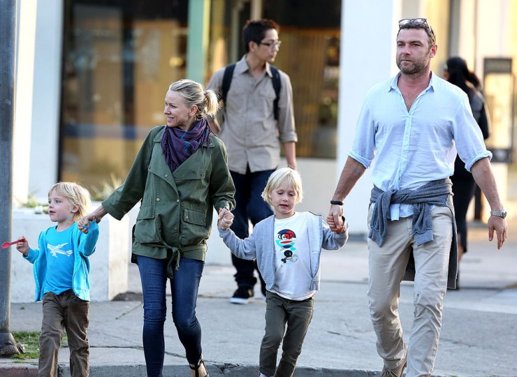 Οικογενειακώς για παγωτό. Ποιοι είναι; 