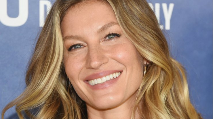 Έξι εύκολοι και φυσικοί τρόποι να κάνεις τα μαλλιά σου μπούκλες