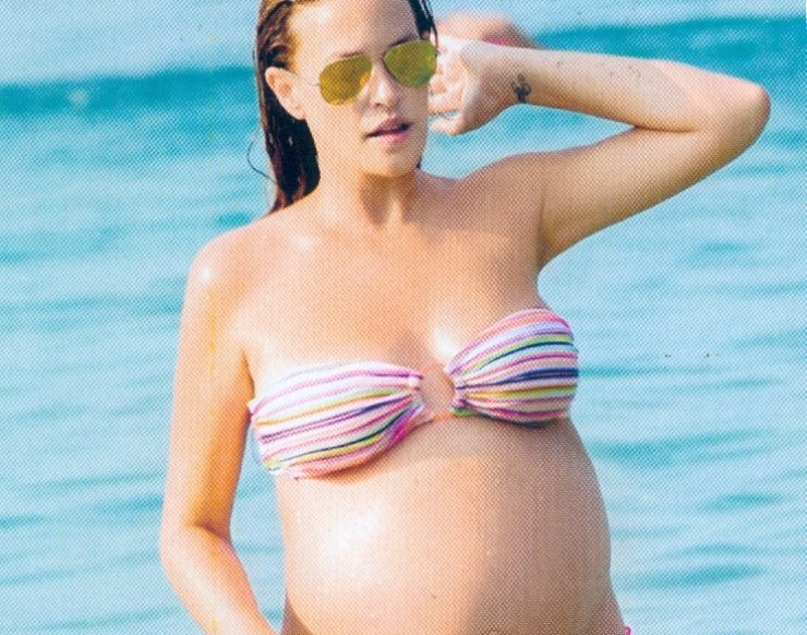  Σίσσυ Χρηστίδου: Απολαμβάνει τις βουτιές της με την φουσκωμένη της κοιλίτσα