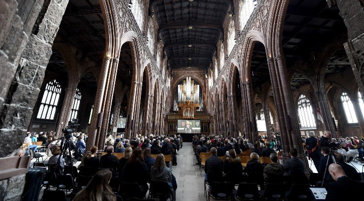 Συντετριμμένη η βασιλική οικογένεια στην κηδεία της Βασίλισσας Ελισάβετ [εικόνες]