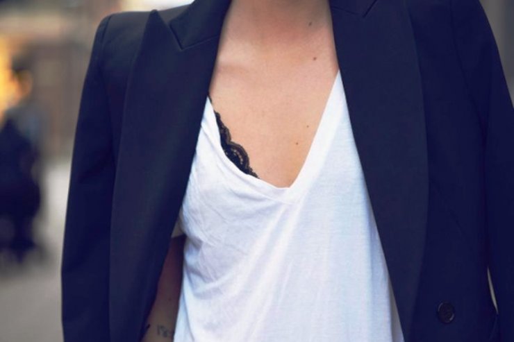 Το λευκό t-shirt είναι απαραίτητο 