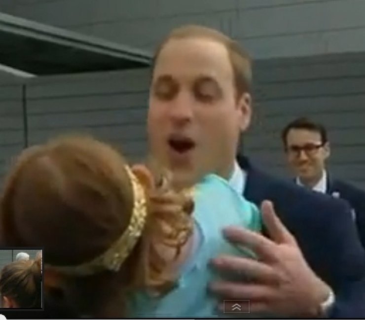 Αστείο: 4χρονη έφριξε όταν ο William πήγε να την φιλήσει