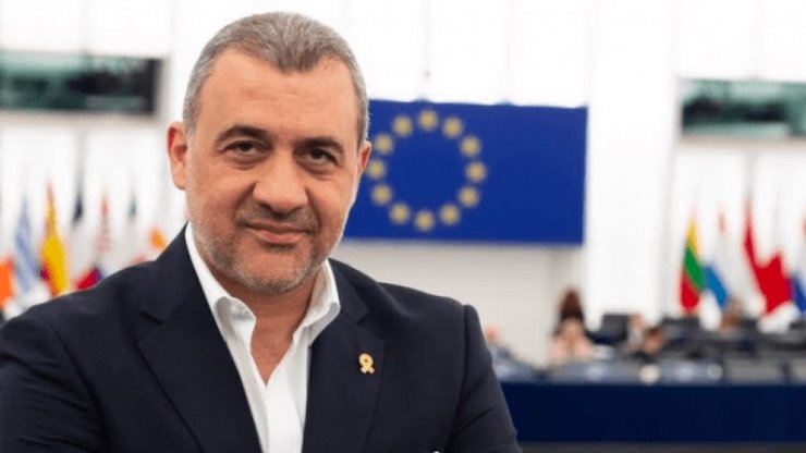 Λουκάς Φουρλάς: Δείτε την εικόνα που πόσταρε σε ηλικία 12 ετών και το σχόλιο του γιου του