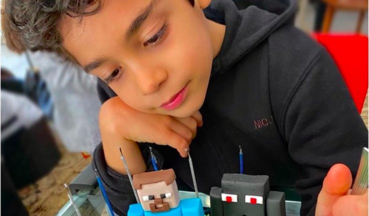 Μαριάντα Πιερίδη: Ο γιος της έγινε 7 ετών και έκανε τα γενέθλια του μέσω βιντεοκλήσης με τους συμμαθητές του [εικόνες]