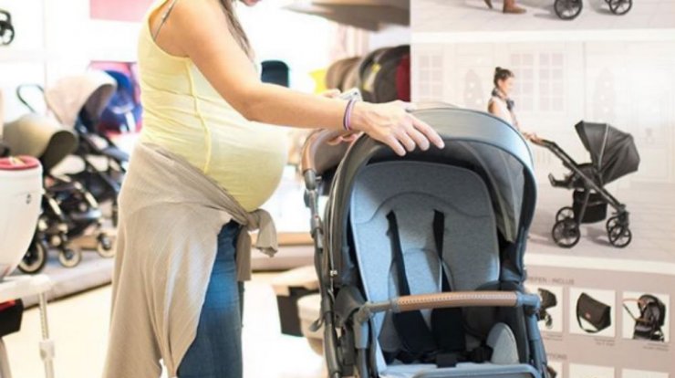 Επώνυμη Ελληνίδα σε σπάνια έξοδο της σε προχωρημένη εγκυμοσύνη