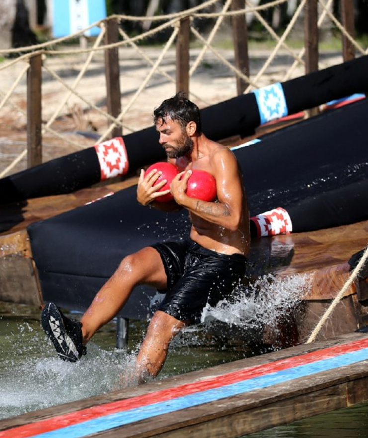 Μάθετε ποιον παίκτη "έκοψαν" από το "Survivor 1" για να συμμετάσχει ο Στέλιος Χανταμπάκης και φέτος ταξιδεύει για Άγιο Δομίνικο