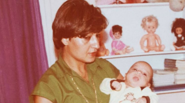 Μπορείτε να μαντέψετε ποιος πασίγνωστος Κύπριος ποδοσφαιριστής είναι το μωράκι στη φωτογραφία;