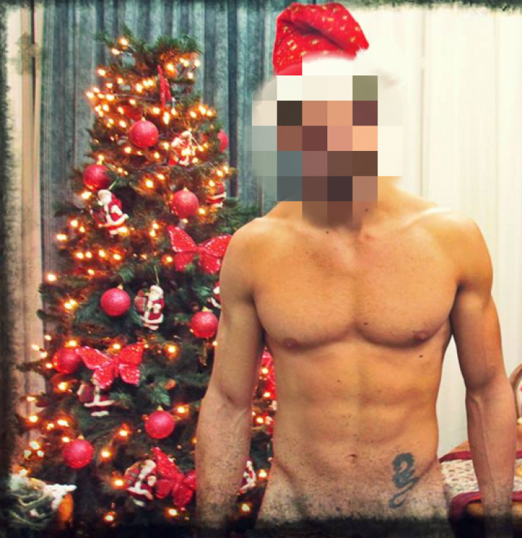 Υποψήφιος των Mr. Cyprus 2015 στόλισε το δέντρο του εντελώς… γυμνός!